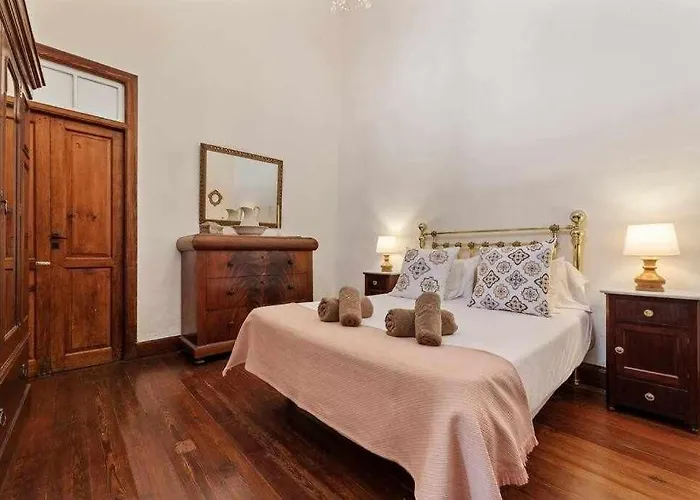 Valls De Quintana - Casa Emblematica