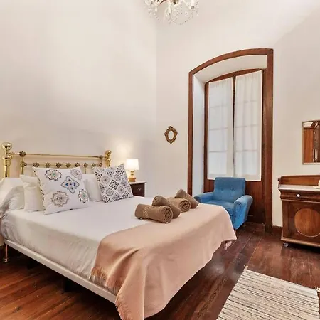 Valls De Quintana - Casa Emblematica