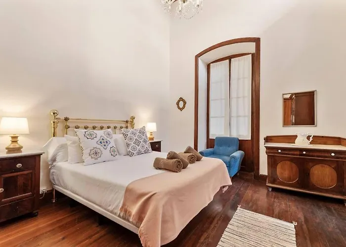 Valls De Quintana - Casa Emblematica