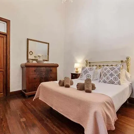 Valls De Quintana - Casa Emblematica